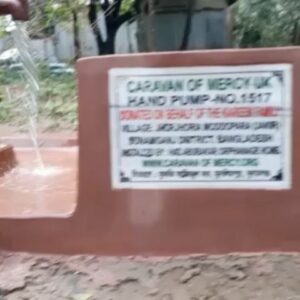 Janab Kareem Instagram - BANGLADESH 🇧🇩!!!!!Yess another successful water pump built in 🇧🇩 Bangladesh..and a extra bonus is with my family name attached it! This pump came out absolutely beautiful and I’m so grateful for everyone involved!!! 💕 💪🏽 ✌🏽 🌸 💦 🇧🇩 
#waterpump #bangladesh #helpinghand #love #humanitarian #muslim #trend #multiracial #unitedstates #letsgetitdone