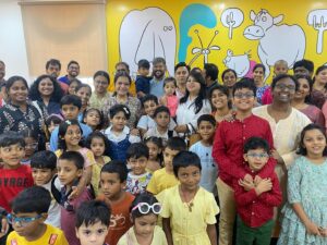 Janaki Sabesh Instagram - Summer Tales at @liltrails with @maajanaki in collaboration with @tulikabooks . A Full house session with laughter and sing-alongs.
.
.
.
#stories #storytelling #summer #summerstories #kids #childrenbooks #childrenactivities #fun #kidsstories #liltrails #maajanaki