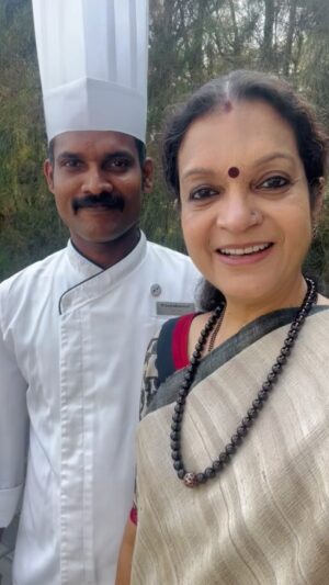 Janaki Sabesh Instagram - Met Chef Vijay @chefvijay_m and had the pleasure of trying his delicious Pesarattu! He generously shared his recipe, ensuring it was chili-free! I admired his dedication and enthusiasm for his craft 🙌

#momentswithmaajanaki #food #foodieadventures