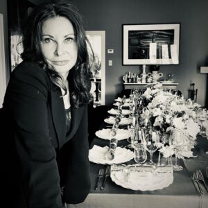 Jane Badler Instagram - Tis the season to be merry…tra la la la la la . La la la . Happy Chanukah and Merry Christmas to you All .. thank you for all your love ❤️ i feel it .