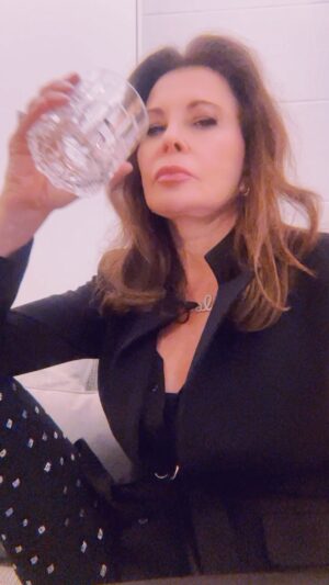 Jane Badler Instagram - So important to have time away .. with the one you love .. let the evening begin and take me away to the shadows of delight …
