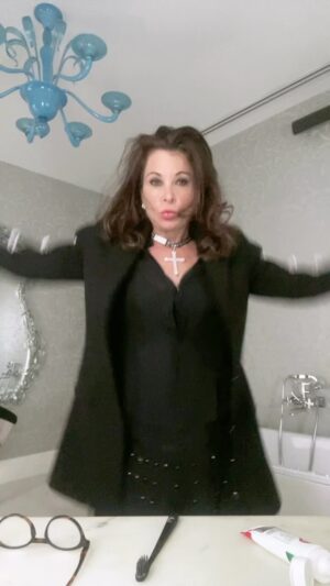 Jane Badler Instagram - Off to see Motown .. cant wait! Love these songs