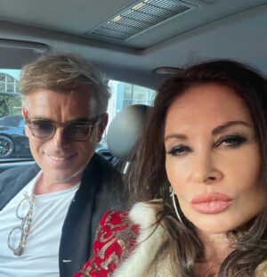 Jane Badler Instagram - My baby and me out on the town . Finding a sanctuary in the midst of a world in chaos.. …  #loveislove @stephenjhains