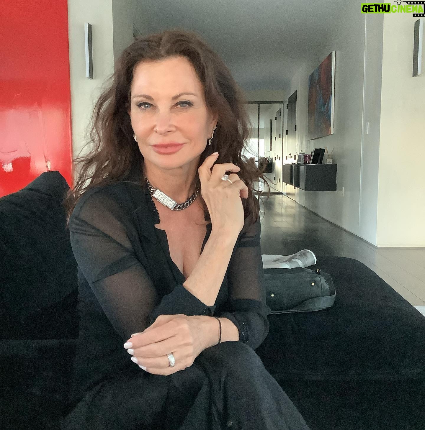Jane Badler - 1K Likes - New York State of mind . Something so nice about having a totally new experience with no agenda. Each day spread out with endless possibilities. I absolutely love NYC. I lived here as a young actress and it still holds the same excitement . What places do you feel this way about ? #nyc