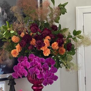 Jane Badler Instagram - Happy Holidays everyone… today is my 33rd anniversary. I feel astonished and blessed to have made it through the trials and tribulations of life with this special man by my side.. Thank you @strownix for creating so much beauty in my home.. Merry Christmas everyone so grateful for your love ❤️