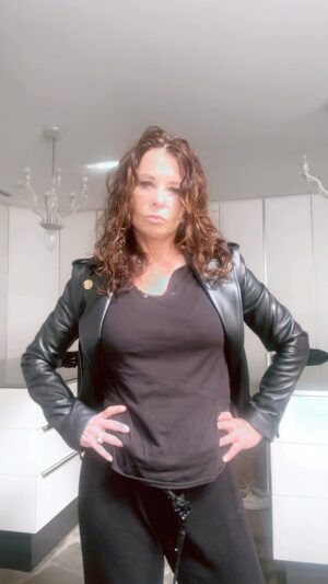 Jane Badler Instagram - Its ok to go out to lunch in sweats(activewear) as long as you accessorize it with a kick Ass  jacket !! Oh yeah !! Never too old to kill it !