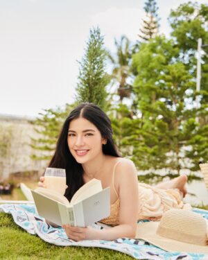 Jane De Leon Instagram - Beating the heat all summer as long as I’m with my favorite refreshing drink, @freshiesph Melon! 💗✨🍈

Get to enjoy the outdoors and do your favorite activities like me when you add #FreshiesMelon to your routine. 💚

 #FreshiesCollagenDrinks #FreshiesMelon #FreshiesbyJujuGlow