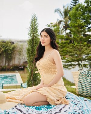 Jane De Leon Instagram - Beating the heat all summer as long as I’m with my favorite refreshing drink, @freshiesph Melon! 💗✨🍈

Get to enjoy the outdoors and do your favorite activities like me when you add #FreshiesMelon to your routine. 💚

 #FreshiesCollagenDrinks #FreshiesMelon #FreshiesbyJujuGlow