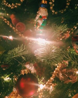 Jane Leeves Instagram - Happy Holidays 🎄