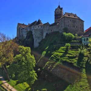 Janek Rubeš Instagram - Road tripin’ with @honzamikulka  #loket #castle #czechrepublic