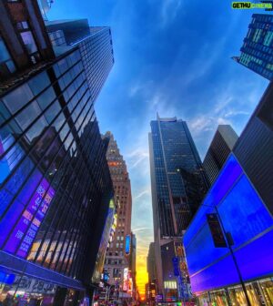 Janek Rubeš Instagram - #manhattanhenge #newyork #nyc