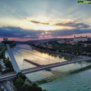 Janek Rubeš Instagram - #bratislava #sunset #ufo #bratisLOVE