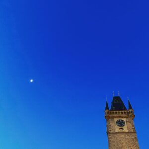 Janek Rubeš Instagram - Fly me to the moon... #prague #moon #oldtownsquare