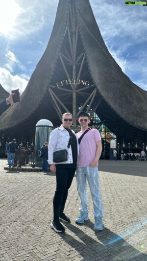 Janey Jacké Instagram - Showing my UK sis @cherylholequeen what’s good in 🇳🇱!! 
Kapsalon, Poffertjes, Unox, Kaassoufflé, Oliebollen… and the enchanting world of @efteling 🎡✨ #EftelingDebut #Birthday #Themepark #uk #Efteling #Nl