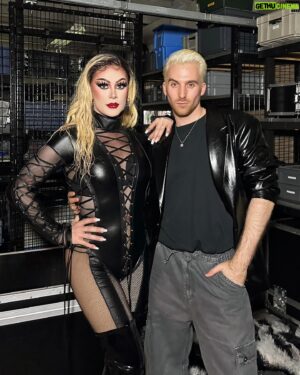 Janey Jacké Instagram - 25 YRS VANESSA VAN CARTIER. 🌟 

@vanessavancartier has been an inspiration since the minute I saw her live on stage in 2013. She’s not only an amazing artist but also a phenomenal friend. It was an absolute joy to create and perform for and with you ❤️

A special shoutout to my incredible choreographer @jensvannoten for his guidance, stage coordination, and flawless choreography. What a dream collab and WHAT A SHOW! 😍

Thank you to the entire @stagereadybelgium team of dancers for their hard work and energy. We did that! ⚡️ 

#vanessavancartier #show #popstar #britneyspears #rpdr #queen #dance #performance #fashion #makeup