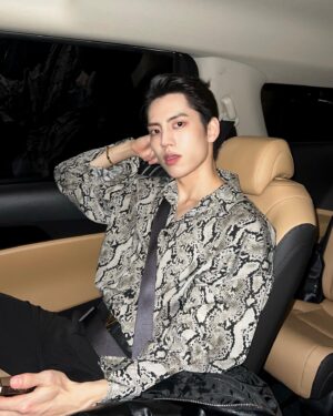 Jang Dong-woo Instagram - ⠀⠀⠀⠀⠀⠀⠀⠀⠀⠀⠀⠀⠀⠀⠀ 
안녕하세요 ! 잘 지내고 계셨나요 ?
요 2주간 정신없이 훅훅 지나간것 같습니다 ~̆̈ .~̆̈ 
엊그제부터 추위도 또 다시 추워졌던데 감기 조심하시고
저녁식사 꼭 챙기기 !
금요일 토요일 중 바이브에서 또 만나요 ~̆̈ .~̆̈