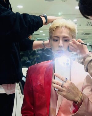 Jang Dong-woo Instagram - ⠀⠀⠀⠀⠀⠀⠀⠀⠀⠀⠀⠀⠀⠀⠀
데뷔 때 부터 13년만 솔로 팬미팅.. 모두 인스피릿 덕분이었습니다 !
선물하고 나눠주고 아껴줌에 행복을 느낄 수 있게 해줘서 고마웠습니다
태어나게 해준 우리 멤버들의 부모님들과
응원해준 인피니트 멤버들 알차게 사랑한다~̆̈ .~̆̈ 
사랑의 마음들을 많이 보내주셔서 아직도 정리 하고 읽고 하고 있는데
선물도 양보 하던 여윽시 우리 인스피릿 정말 많이 애낀다 ㅠㅠ 
그러고 보니 선물 받은 인스피릿분들 저도 사용 하고 있는 친구들
클라랑스 , 아이프롬 , 뉴칸 , 루잇 , 세이프 , 셀레피덤
다들 잘 사용 하고 있으시지요 !?
게시물 보고 더 추가적으로 보내드릴 거니까요 sns 잘 볼게요 하핳
빠른 시일내에 또 가까이 보고 싶댜
비오니까 우산 챙겨요 *