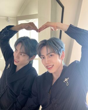 Jang Dong-woo Instagram - ⠀⠀⠀⠀⠀⠀⠀⠀⠀⠀⠀⠀⠀⠀

2023 JANG DONG WOO & LEE SUNG YEOL
FAN MEETING <WORKCATION > IN HONG KONG
고심끝에 고른 사진과 함께 열이와 좋은 추억 남기려고 합니다! 
인스피릿 푸욱 쉬셨죠 ?!
특별한 workcation 저 또한 좋아하는 11월에 따뜻한 하루 함께해요 !
항상 기대하게 만들어줘서 고마워 (૭ ᐕ)૭