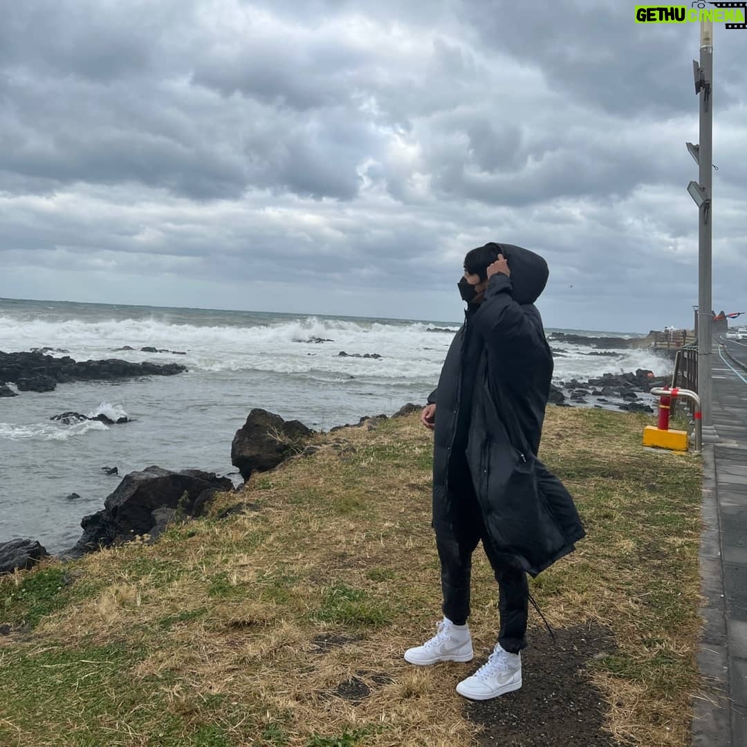 Jang Mi-kwan - 9.8K Likes - Black &white
#제주