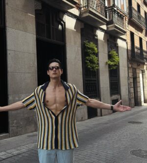 Jang Min Instagram - Best things in life start with S

Like: Spain, Saturday, sun, siesta, sfood, Sooyeon…

@sample_eyewear thanks for the 😎

#Madrid #마드리드 #스페인