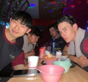 Jang Min Instagram - 행복을 주는 사람들. 감사합니다. 
서울이라는 나의 두번째 고향. 감사합니다. 다녀오겠습니다. 사랑합니다.