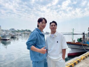 Jang Sung-kyu Instagram - 형이랑만 찍으면
인생사진이 탄생하고
형과의 추억들은
인생일기가 돼버리네
#장민호 #인생일기
#kbs2 #2장1절 #포항
#수요일밤 #8시55분