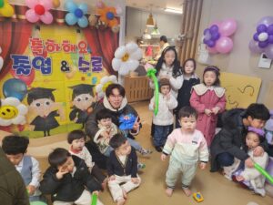 Jang Sung-kyu Instagram - 예준이랑 
예준이 친구들 어린이집 졸업 축하해요❤️
#뭉클