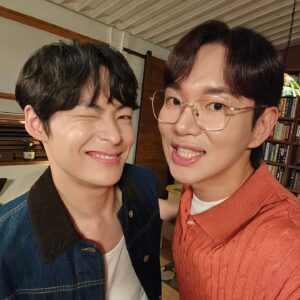 Jang Sung-kyu Instagram - 잘생긴 애 옆에 잘생긴 애비