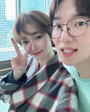 Jang Sung-kyu Instagram - 처음 뵙고
대화를 나누면서
더 큰 팬이 되었어요
고준희 배우 화이팅!
앞으로 좋은 일만 가득하시길👍
#아침먹고가 #고준희