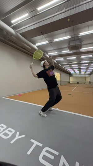 Jang Sung-kyu Instagram - 서브 근황
오른쪽 어깨가 좀 떨어지네
더 연습해야징
#테린이🎾