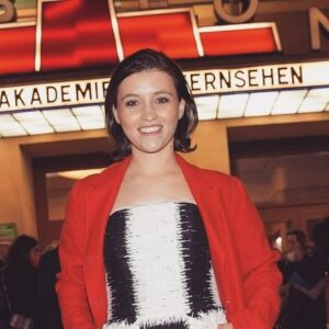 Janina Fautz Instagram - Sorry etwas verspätet dieser Post hier 🙈
Ein dickes Dankeschön an die @daff für den wunderschönen Abend! Herzlichen Glückwunsch an @aylin.tezel und an alle anderen Gewinner*innen und Nominierten! 🎉
Ganz besonders habe ich mich darüber gefreut, dass @svenbohse „Beste Regie“ und Julia Karg und Kai Minierski „Bester Schnitt“ für „Das Geheimnis des Totenwaldes“ gewonnen haben! 💥🥳
.
1. Foto: Jörg Carstensen/dpa