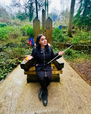 Janina Ramirez Instagram - Starting the year as I intend to continue… being a total QUEEN! In this case, of crazy golf. ⛳️