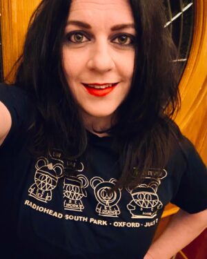 Janina Ramirez Instagram - Bit late to the game, but happy #TShirtDay @BBC6Music !!! This was from the most special gig. My 21st birthday at South Park - Oxford homecoming from Radiohead, with Supergrass supporting. The heavens opened, the amps blew, & they played acoustic to finish the gig. Incredible!