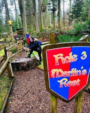 Janina Ramirez Instagram - Starting the year as I intend to continue… being a total QUEEN! In this case, of crazy golf. ⛳️