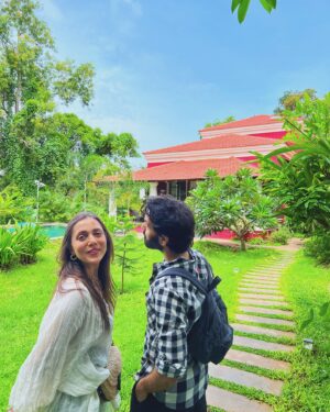 Jankee Parekh Instagram - Susegad Max whilst listening to Frank Sinatra & Anuv Jain, chomping on poi and some chocolate cake, drinking some local beer and hanging out with some fav peepz celebrating life and a birth day at the gorgeous and serene @lussostays_ 

Much like home away from home but home 💚