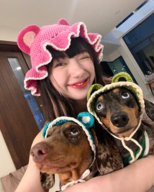 Jannine Parawie Weigel Instagram - ซื้อบ้านมา 2 ปีที่แล้ว วันนี้ได้ย้ายมาอยู่สักทีแย้วว🥹💖
ถึงแม้จะยังทำบ้านเสร็จมาได้แค่ครึ่งทางเพราะเราแพลนทำบ้านค่อนข้างเยอะมากๆ แต่ทำมาได้เท่านี้ก็ภูมิใจในตัวเองมากๆแล้ว บ้านหลังนี้เป็นสิ่งที่ทำให้เรากลับมามีเป้าหมายในชีวิตอีกครั้ง เพราะตั้งแต่จองปุ้ป ต้องหาเงินไม่หยุดเลย55555😅 บ้านทั้งหลังนี้เป็นน้ำพักน้ำแรงของเราเองทั้งหมด ซื้อมาตั้งแต่บ้านยังไม่ตอกเสาเข็มด้วยซ้ำ จนวันนี้เพื่อนบ้านย้ายกันเข้ามาครบแล้วเหลือเราคนสุดท้ายนี่แหละ🤣

 พอมาทำงานแบบอิสระมันก็เหนื่อยกว่าเดิมมาก แต่มันก็ทำให้เราโตขึ้นมากๆด้วย อยากจะขอบคุณแฟนคลับและพี่ๆที่ร่วมงานกันมาทุกคนที่ซัพพอร์ตและคอยให้โอกาส พชพ. มาตลอดนะคะ🫶🏻 ไว้ถ้าทุกอย่างเข้าที่มากขึ้นจะมาอัพเดทบ้านใหม่นะงับบ🏡💖
