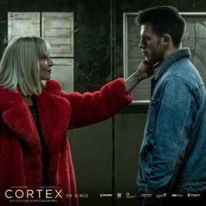 Jannis Niewöhner Instagram - Morgen!!! Wer geht rein? 
@annabederke ❤️
CORTEX