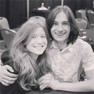 Jared Gilmore Instagram - I spent an absolutely brilliant weekend at #wizardworldphilly with the fantastic community of fans from wherever they may hail and my beautiful girlfriend, thank you @wizardworld for a wonderful weekend. Y’all took fantastic care of us, so thank you again. 
Photos curtesy of @lparrilla and @bexmader ... the greatest extended family I could ever ask for. Love y’all