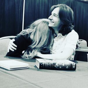 Jared Gilmore Instagram - I spent an absolutely brilliant weekend at #wizardworldphilly with the fantastic community of fans from wherever they may hail and my beautiful girlfriend, thank you @wizardworld for a wonderful weekend. Y’all took fantastic care of us, so thank you again. 
Photos curtesy of @lparrilla and @bexmader ... the greatest extended family I could ever ask for. Love y’all