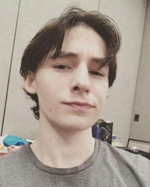 Jared Gilmore Instagram - It’s Higggghhhhhh time to sign autographs #OUATBurbank @creationent @onceabcofficial
