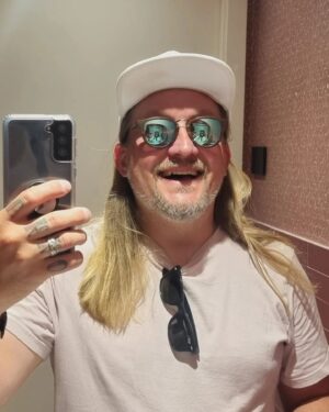 Jarppi Leppälä Instagram - How do you recognize a tourist? Look in the mirror! 😂