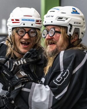 Jarppi Leppälä Instagram - "Haasteet ja ongelmat on tehty taklattaviksi!" - Vanha kansan viisaus vuodelta -95! Never forget!

#duudsonittulitaloon ke klo. 20.00.
@nelonen 
@ruutu