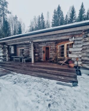 Jarppi Leppälä Instagram - Rauhoittumassa jouluun jätkien kans 🎅❄️
Suunniteltiin samalla vähä ens vuotta...
Kiitti @hawkhillnature kunnon puitteista. Jos oot vielä mökkiä vailla jouluks niin alle tunnin päästä Helsingistä oikeen tunnelmalliset puitteet 👌