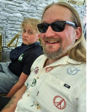 Jarppi Leppälä Instagram - Your son's face when you tell him: "Dad jokes are better than bad jokes." 😂
#dadjokes