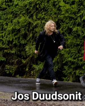 Jarppi Leppälä Instagram - Kun haaste on suuri emme kaihda erikoisimpiakaan toimenpiteitä! 

Duusonit Tuli Taloon keskiviikkona klo. 20.00 jolloin mukana myös Duudsoneitten rakkauslapsi @kallelamberg 😂

@nelonen 
@ruutu 
#duudsonittulitaloon