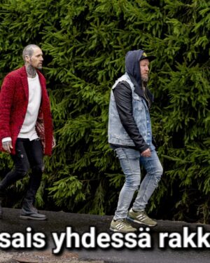 Jarppi Leppälä Instagram - Kun haaste on suuri emme kaihda erikoisimpiakaan toimenpiteitä! 

Duusonit Tuli Taloon keskiviikkona klo. 20.00 jolloin mukana myös Duudsoneitten rakkauslapsi @kallelamberg 😂

@nelonen 
@ruutu 
#duudsonittulitaloon