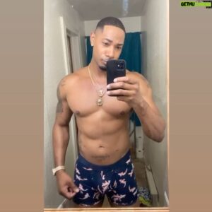 Jarrell Hargraves Instagram - Tuesday video dump of all the dump/silly/sexy moments I never post 😂

It’s pride 🌈 month so Judge yo Momma!! 😂🌈❤️‍🔥🫣

LIKE/SHARE/COMMENT

#explorepage #funnyvideos #Sexy #crazysexycool