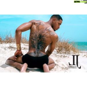Jarrell Hargraves Instagram - The Aquarius Man- “You cannot fence in an Aquarius man. He values is freedom over all else. Give him freedom or give him death.”

TBT- One of my Fav & First ever shoots with my good friend and Fellow entrepreneur @derrick_lejermon. He, from the beginning, knew how to bring out the model in me and taught me to connect with the lens. Thank you @derrick_lejermon ❣️💪🏽💙 📸
