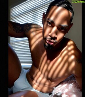Jarrell Hargraves Instagram - Wake up! Can’t be dreaming forever!! 💯❤️‍🔥 ☀️ 🤗
#gogetit 

#tuesdaymorning #motivate #inspire #blessedandgrateful #sunlight #model #beautifulmornings #actorslife #
