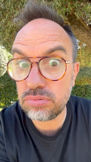 Jarry Instagram - Papa pourquoi y’a la guerre ! J ai eu les larmes aux yeux de la réponse ♥️👍👌✌️🙏💪🏻 #paix #vivreensemble #union #enfants